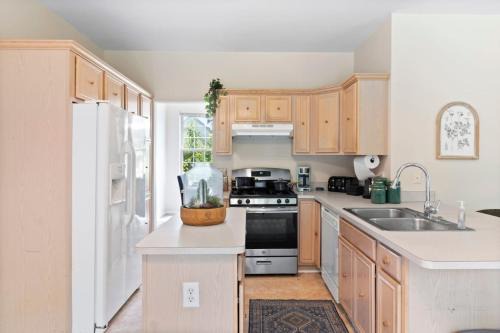 Mitchell House | Quiet Suburban Home with Art Deco Flair