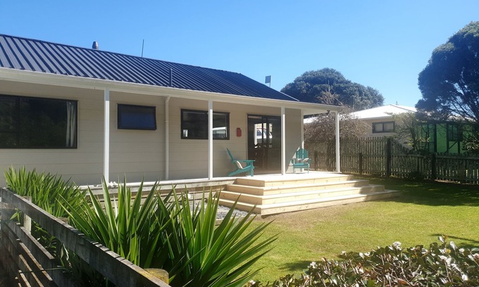 Mahia House | Quiet sun soaked house in Mahia beach