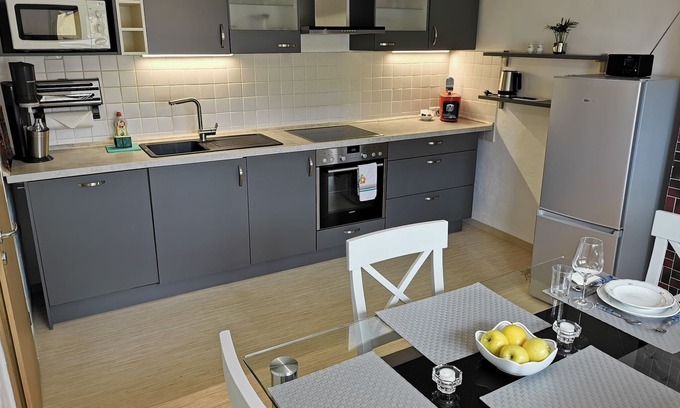 Selb Apartment | Quiet vacation apartment (93sqm) with large garden and covered terrace