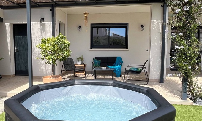 Montblanc Villa | Quiet villa with spa, very well located for visiting the region, beach 20 min away.