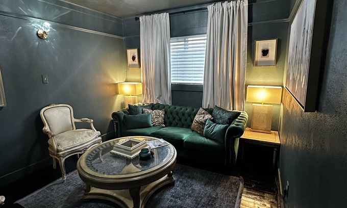 Downtown Apartment | Quiet warm apartment above spa