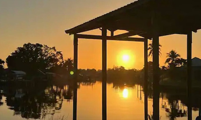 Fort Myers Shores Apartment | Quiet Waterfront Cottage Amazing Views Close To I-75