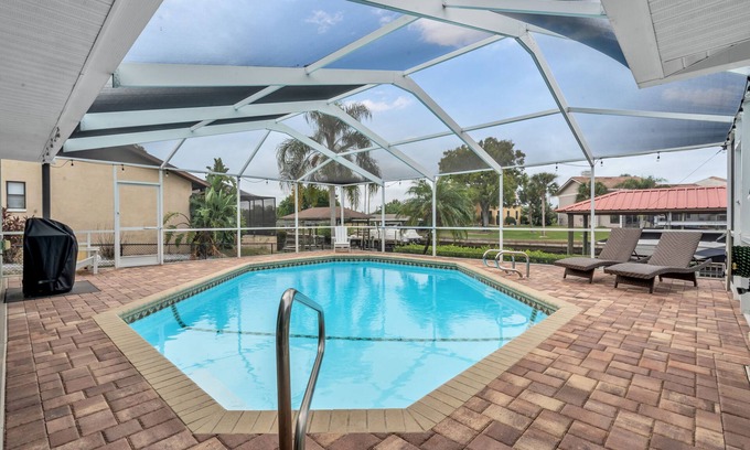 Apollo Beach House | Quiet Waterfront Luxury!