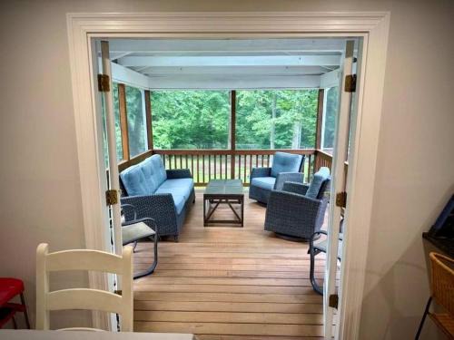Hillsmere House | Quiet Waters Family Home 4BR Sleeps 8
