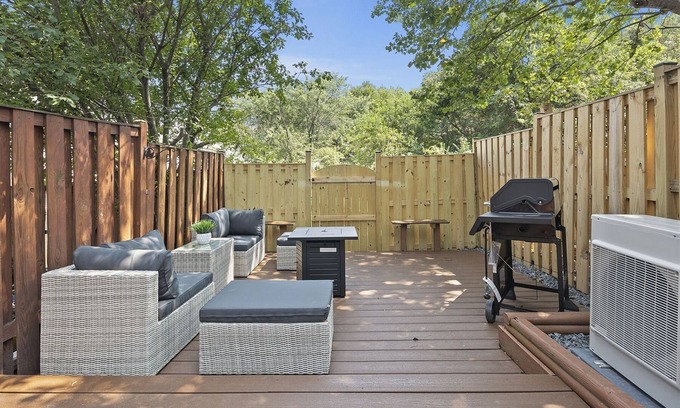 Countryside House | QuincyCharm: Exercise Equipment & 40 Mins to DC!