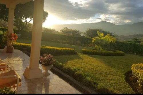 Nabon House | Quinta en el Valle de Yunguilla