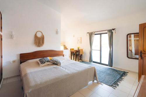 Silves Apartment | Quinta do Vale Courtyard Sunrise