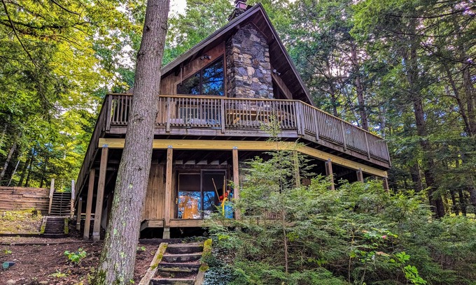 Casco House | Quintessential lakefront cabin with canoe, grill, wood-burning fireplace, & AC