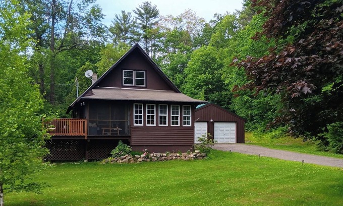 South Casco Cottage | Quintessential Maine Cottage w/Water-views, Kayaks & Lake Access