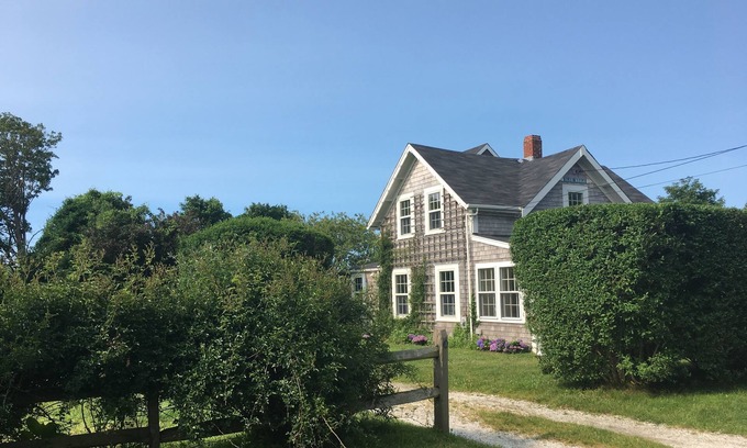 Siasconset House | Quintessential Sconset Cottage