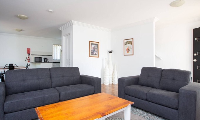 North Tamworth House | Quintet 3 - Value & location