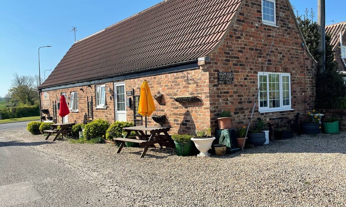 Yarm Cottage | QUIRKY COTTAGE SLEEPING 8 YARM B&B S/C ADJOINING FOX COVERT PUB YARM