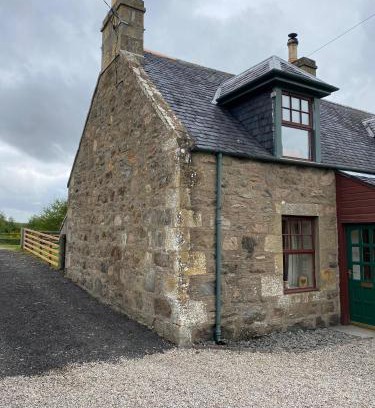 Glenmorangie House | Quirky Highland Cottage with Stunning Views