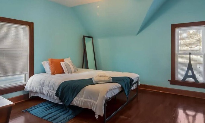 Cadillac House | Quirky, Quiet and Convenient. Downtown, Historic.