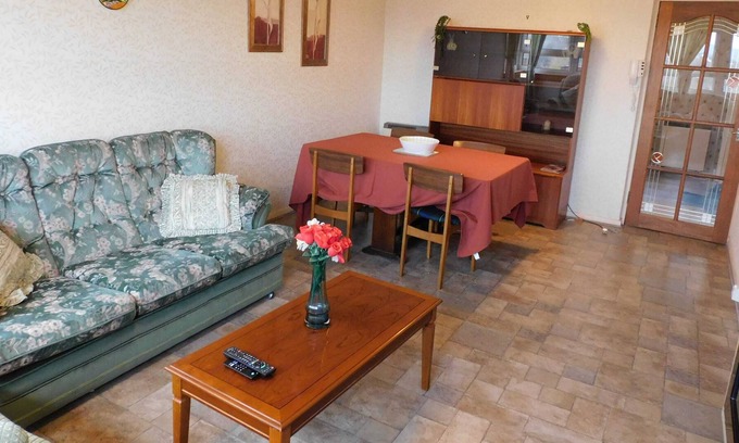 North West Apartment | Quirky Retro 2 bed Apt in Anniesland, West End