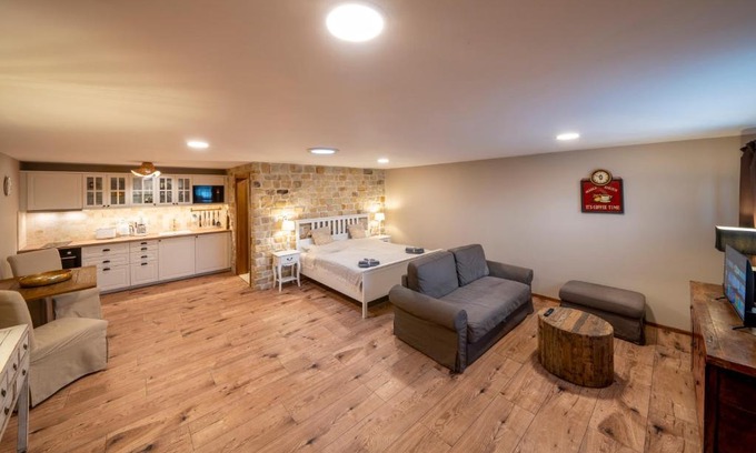 Chyne Apartment | Quite place Terrace Forest nearby Recuperation