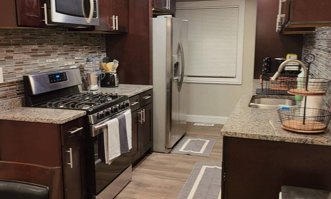 University Park House | QUITE TWNHSE 30 MINS TO CHI PRIVATE PARKING 3Bedrms 1 Full bath