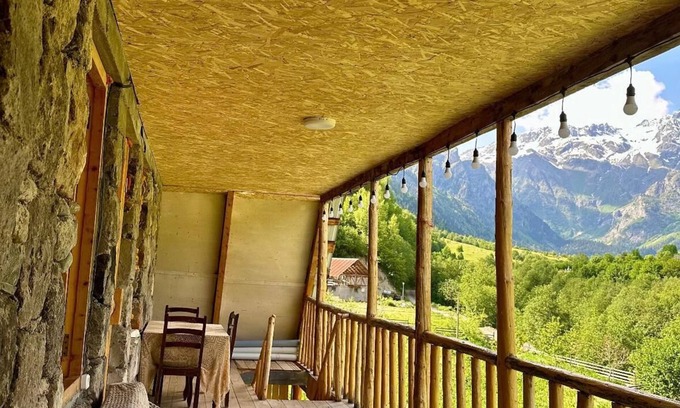 Bagvdanari House | Qvis sakhli