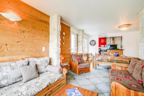 Tignes le Lac Apartment | Résidence Le Bec Rouge - Appartement de charme 3 pièces 8 personnes à Tignes au pied des pistes et proche des commerces dans le quartier du Lac. Vue impr MAE-1681
