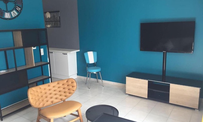 Vaulx En Velin Village Apartment | Résidence Studio Grand Luxe Wifi parking privé