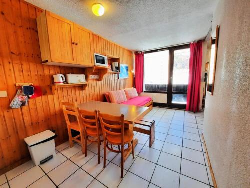Les Menuires Apartment | Résidence Villaret - studio cabine pour 4 personnes vue sur les pistes MAE-5414