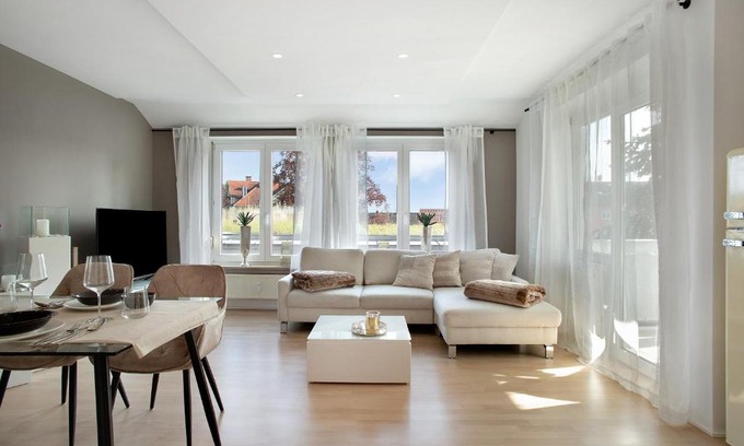 Aschach Apartment | Römerpark Bergblick