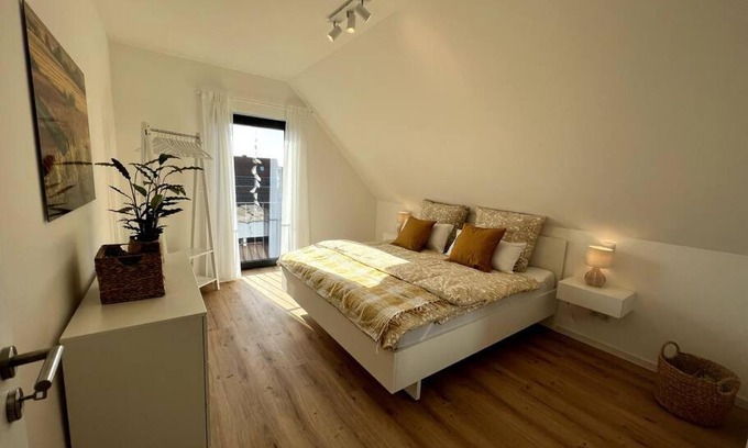 Venningen Apartment | Rückzugsort im Rebenmeer mit Terrasse, Grill & Parkplatz