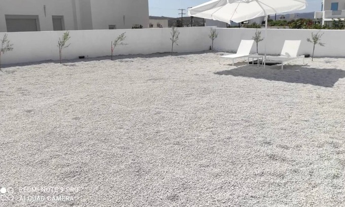 Adamas Villa | R 3446 Villa Jareth With Air Conditioning ,Ceiling Fan & Sitting Area.