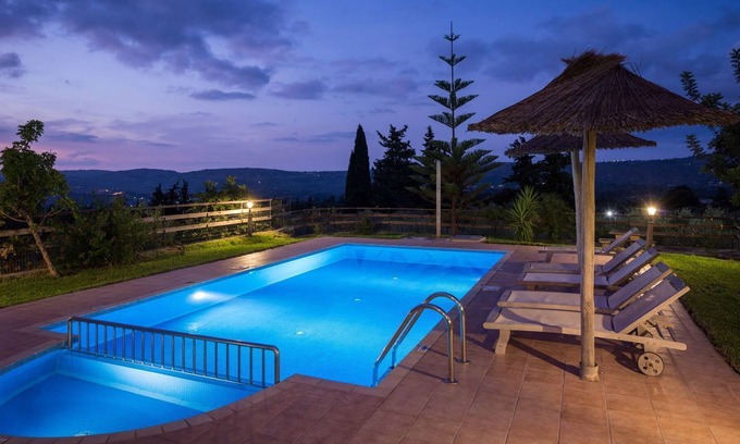 Maza Villa | R 491 Villa with Indoor Jacuzzi Private Pool Mountain Views