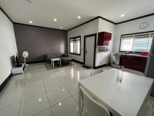 Paramaribo Apartment | R&R Misalasistraat Apartments
