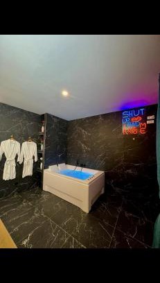 Centre Ville Apartment | R.Suite