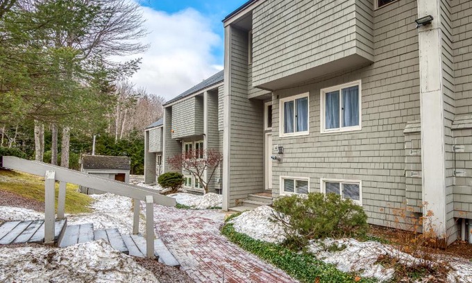 Bretton Woods Villa | R18 Affordable Ski-in Ski-out Bretton Woods Townhome mountain views