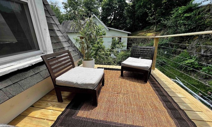 Norwalk Apartment | R2: 2 Bedroom Private Apartment in Norwalk/Pet-friendly