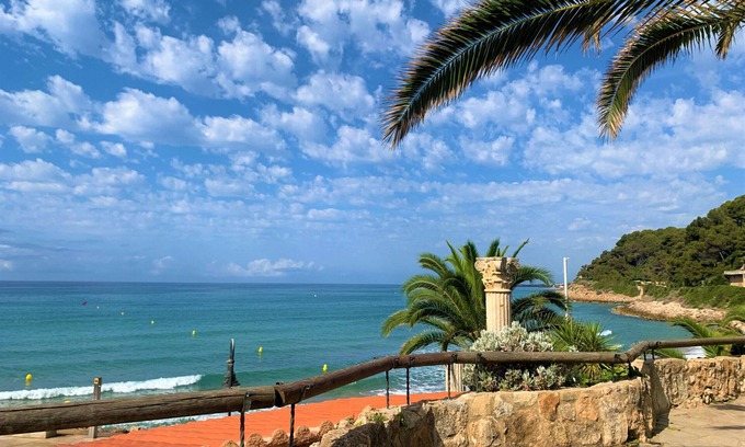 El Roc de Sant Gaieta Villa | R44 Magnificent villa for 12 with large garden and pool 800 m from the beach