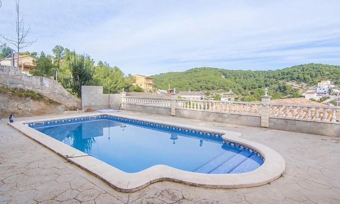 Castellet i la Gornal Villa | R83 Villa Rosales