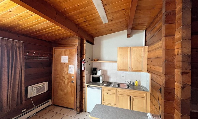 Sylvan Lake Hotel | Raccoon Lodge