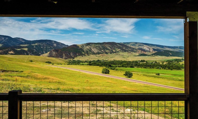Dayton House | Rachael's Place | Views, Adventures, Deluxe Stay