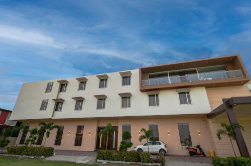 Ujjain Hotel | Radhe Krishna Resort