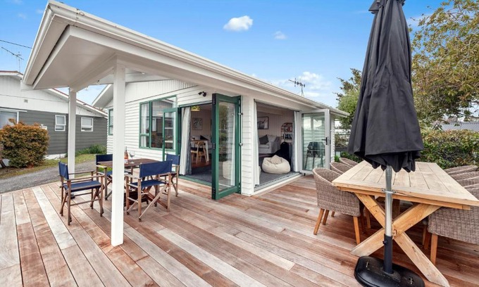 Rainbow Point House | Radiant Rainbow Point - Taupo Holiday Home
