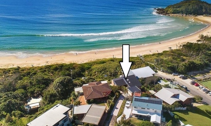Scotts Head House | RAFF'S SHACK - Beachfront Property