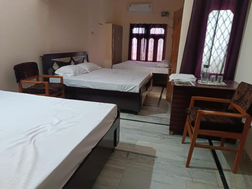 Faizabad Apartment | RaghuvarDham Delux AC 3 Double Beds