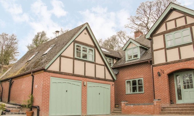 Little Stretton Cottage | RAGLETH PLACE LODGE, pet friendly, with open fire in Church Stretton
