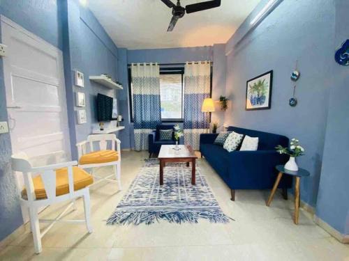 Pali Hill Apartment | Rahat Manzil- The Old Warm Charm 2 Bedroom Apartment in Khar West by Connekt Homes