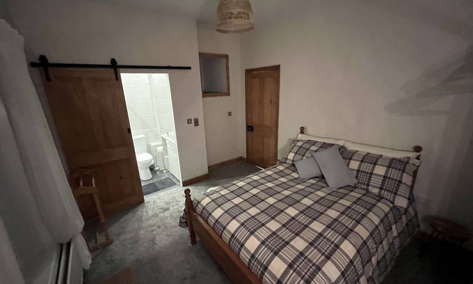 Blyth Cottage | Railway Cottage Retreat:15min walk to Beach:Beautiful Coastline: Parking: Wifi