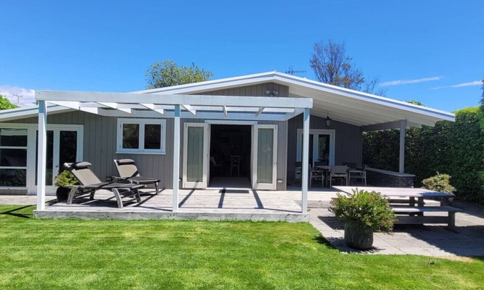 Rainbow Point House | Rainbow Bach 66 - Beautiful, modern home in Rainbow Point