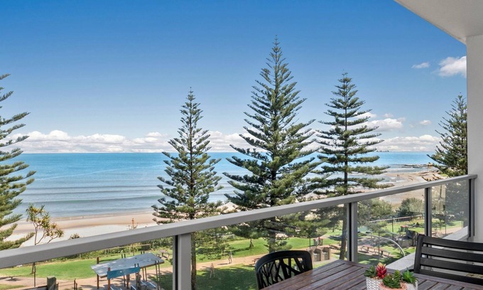 Coolangatta Apartment | Rainbow Pacific Unit 14- Ocean Views overlooking Rainbow Bay in Coolangatta with Wi-Fi Inc.