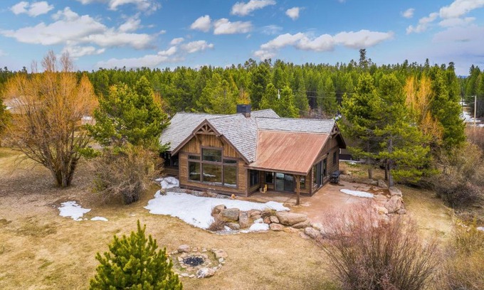 West Yellowstone House | Rainbow Point Sabo Cabin