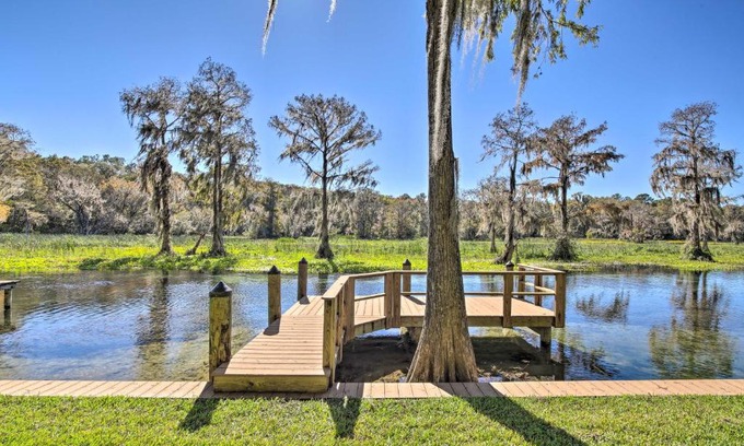 Dunnellon House | Rainbow River Oasis with Kayaks and Furnished Sunroom!