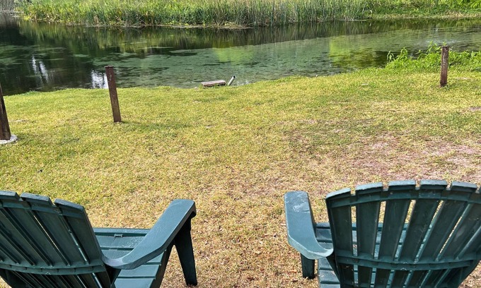 Dunnellon House | Rainbow River vacation kyacks included for free.