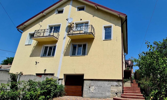 Yavory Villa | Rainbow Villa parking